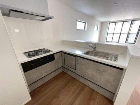 ��t���D���s��{�� �̐V�z��ˌ��ẴL�b�`��