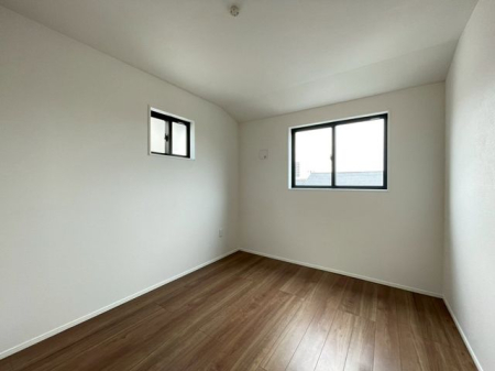 ��t���D���s��{�� �̐V�z��ˌ��Ă̎q������