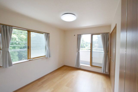 ��t���s��s���{��5���ڂ̒��È�ˌ��Ă̎q������