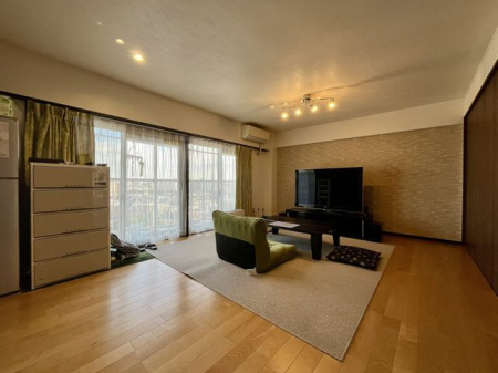 ��t���s��s���^��2���ڂ̒��Ã}���V�����̃��r���O