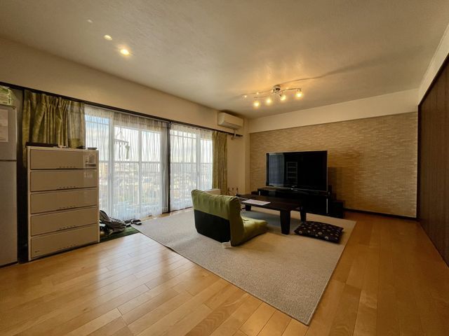 ��t���s��s���^��2���ڂ̒��Ã}���V�����̃��r���O