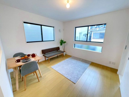 ��t���s��s�S��1���ڂ̐V�z��ˌ��Ẵ��r���O