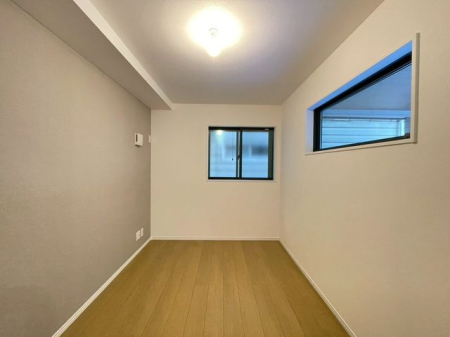 ��t���s��s�S��1���ڂ̐V�z��ˌ��Ă̎q������