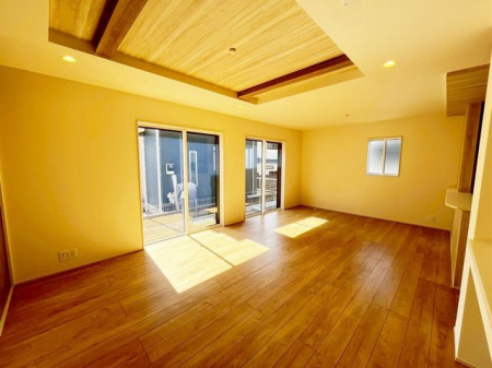 ��t���s��s�k����2���ڂ̐V�z��ˌ��Ẵ��r���O