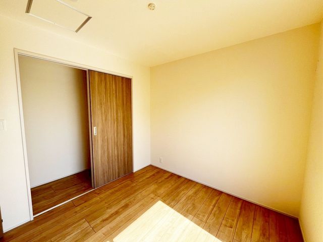 ��t���s��s�k����2���ڂ̐V�z��ˌ��Ă̎q������