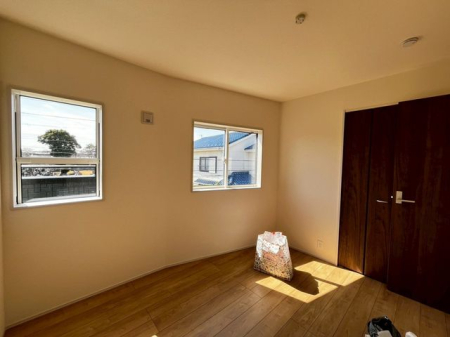 ��t���s��s����5���ڂ̐V�z��ˌ��Ă̎q������