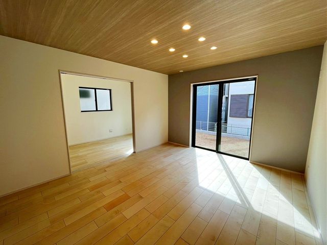 ��t�����ˎs����3���ڂ̐V�z��ˌ��Ẵ��r���O