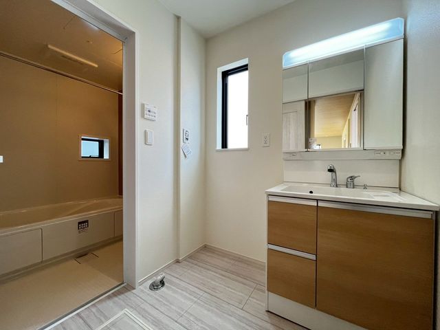 ��t�����ˎs����3���ڂ̐V�z��ˌ��Ă̐��ʑ�E���ʏ�