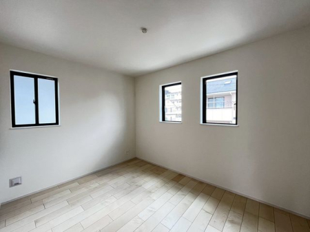 ��t�����ˎs����3���ڂ̐V�z��ˌ��Ă̐Q��