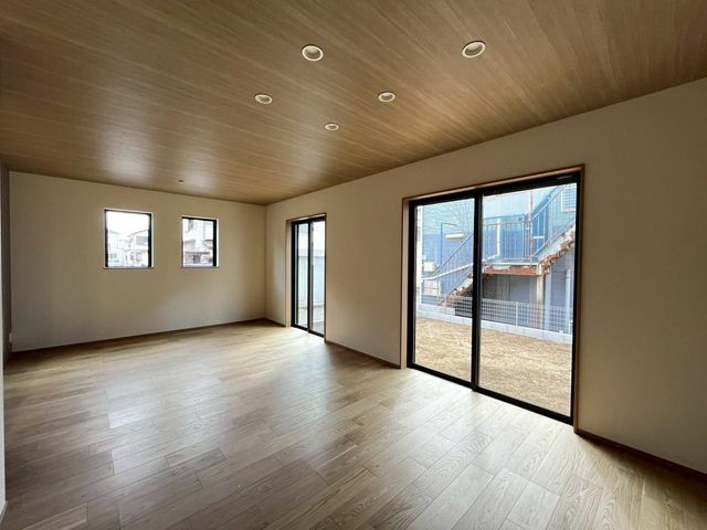 ��t�����ˎs����3���ڂ̐V�z��ˌ��Ẵ��r���O