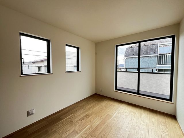 ��t�����ˎs����3���ڂ̐V�z��ˌ��Ă̐Q��