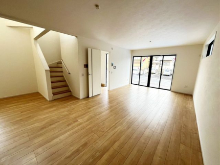 ��t���s��s�k����4���ڂ̐V�z��ˌ��Ẵ��r���O