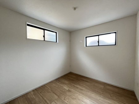 ��t���s��s�k����4���ڂ̐V�z��ˌ��Ă̎q������