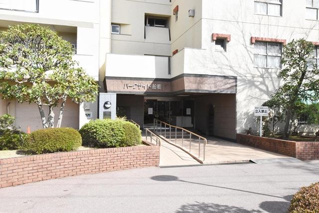 ��t���D���s�C�_��2���ڂ̒��Ã}���V�����̃G���g�����X