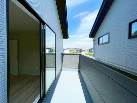 ��t���s��s��{3���ڂ̐V�z��ˌ��Ẵo���R�j�[