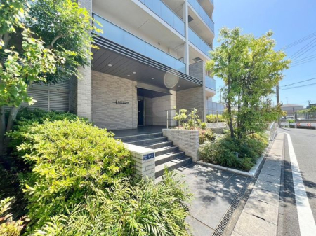 ��t�����ˎs�H�R2���ڂ̒��Ã}���V�����̃G���g�����X