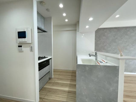 ��t���D���s�{��5���ڂ̒��Ã}���V�����̃L�b�`��