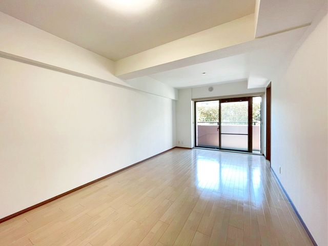 ��t���D���s��q�� �̒��Ã}���V�����̃��r���O