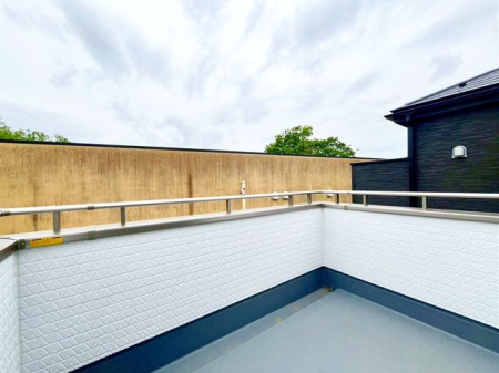 ��t���s��s�^��5���ڂ̐V�z��ˌ��Ẵo���R�j�[