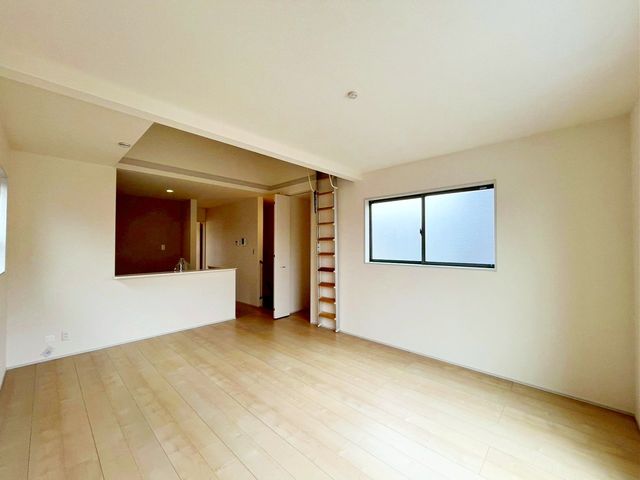 ��t���s��s�^��5���ڂ̐V�z��ˌ��Ẵ��r���O