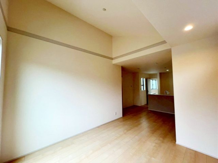 ��t���s��s�^��5���ڂ̐V�z��ˌ��Ẵ��r���O