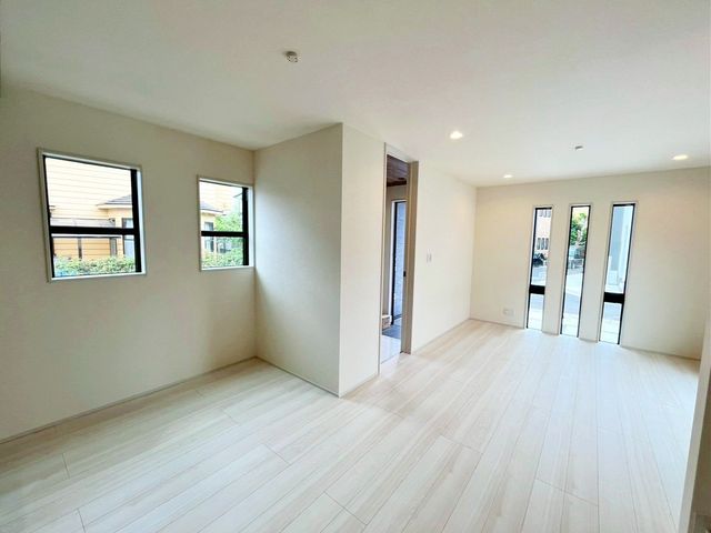 ��t���s��s�^��5���ڂ̐V�z��ˌ��Ẵ��r���O